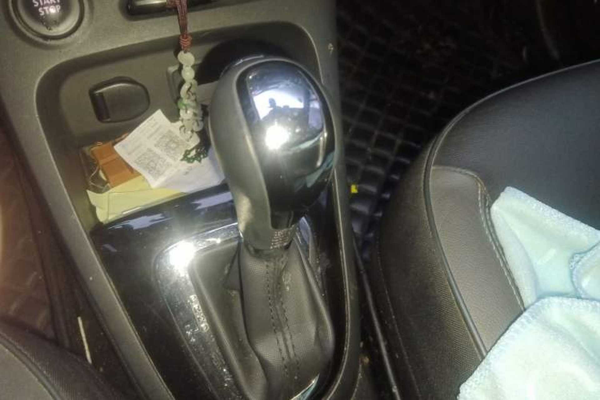 Used Renault Captur 2015 1.2T Automatic Luxury First Edition Gear Lever