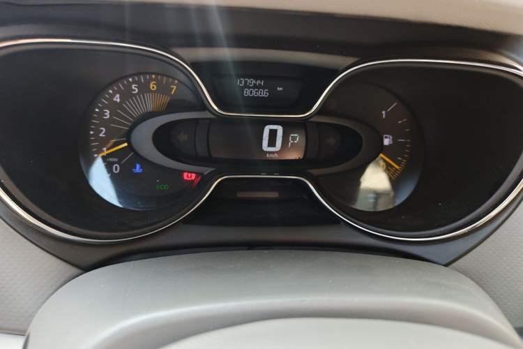 Used Renault Captur 2015 1.2T Automatic Comfort First Edition Instrument Cluster
