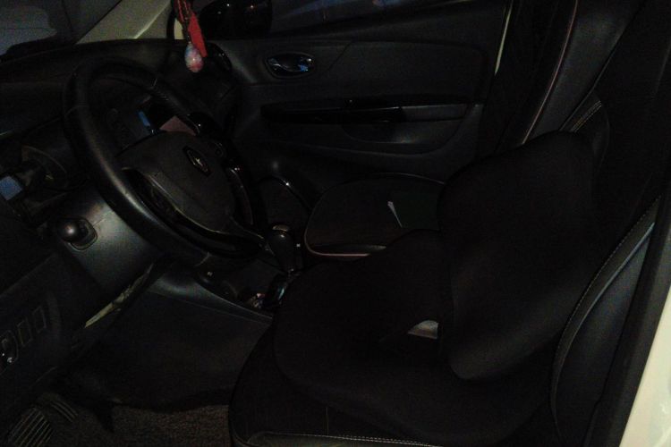 Used Renault Captur 2015 1.2T Automatic Luxury First Edition Left Front Seat