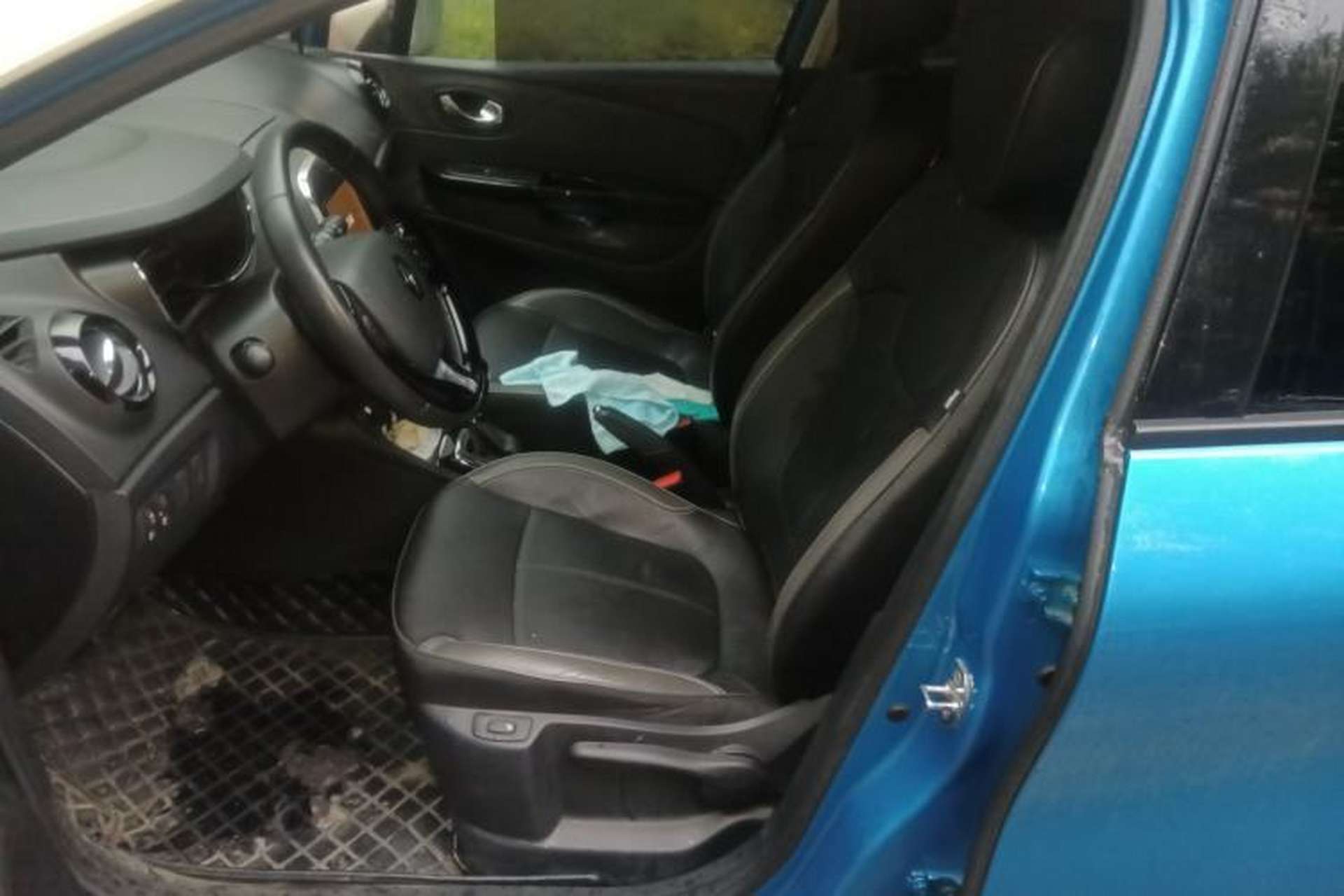 Used Renault Captur 2015 1.2T Automatic Luxury First Edition Left Front Seat