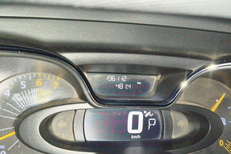 Used Renault Captur 2015 1.2T Automatic Luxury First Edition Odometer Close Up