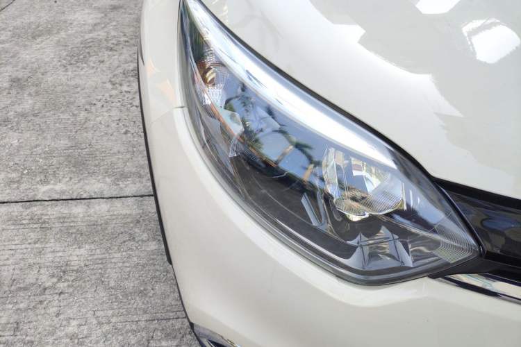 Used Renault Captur 2015 1.2T Automatic Comfort Edition Right Front Headlight