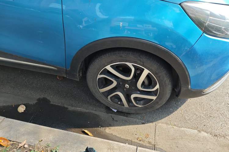 Used Renault Captur 2015 1.2T Automatic Comfort First Edition Right Front Wheel Hub