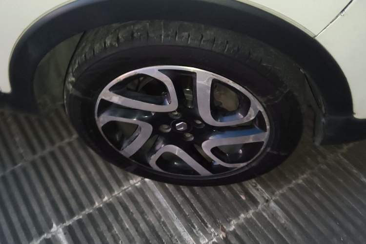 Used Renault Captur 2015 1.2T Automatic Luxury First Edition Right Front Wheel Hub