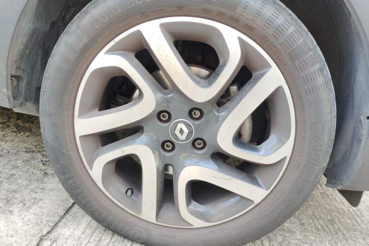 Used Renault Captur 2015 1.2T Automatic Comfort Edition Right Front Wheel Hub
