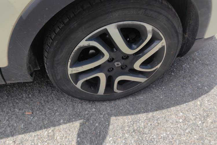Used Renault Captur 2015 1.2T Automatic Luxury First Edition Right Front Wheel Hub