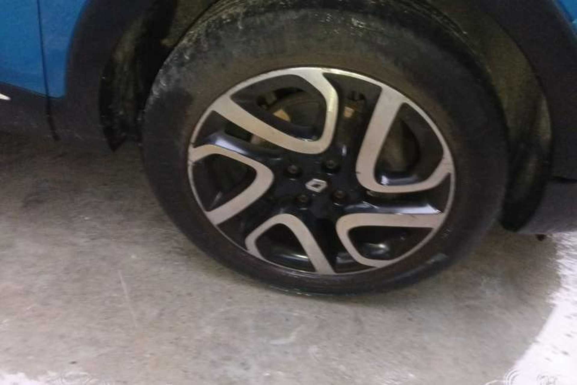 Used Renault Captur 2015 1.2T Automatic Luxury First Edition Right Front Wheel Hub