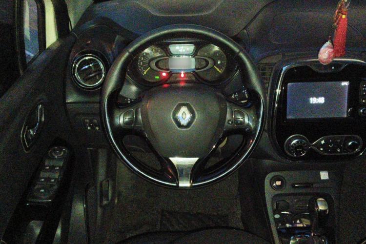 Used Renault Captur 2015 1.2T Automatic Luxury First Edition Steering Wheel