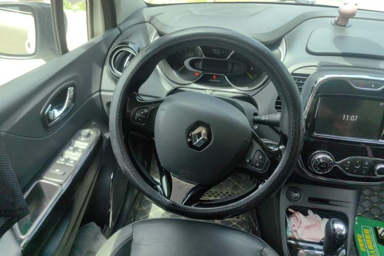Used Renault Captur 2015 1.2T Automatic Luxury First Edition Steering Wheel