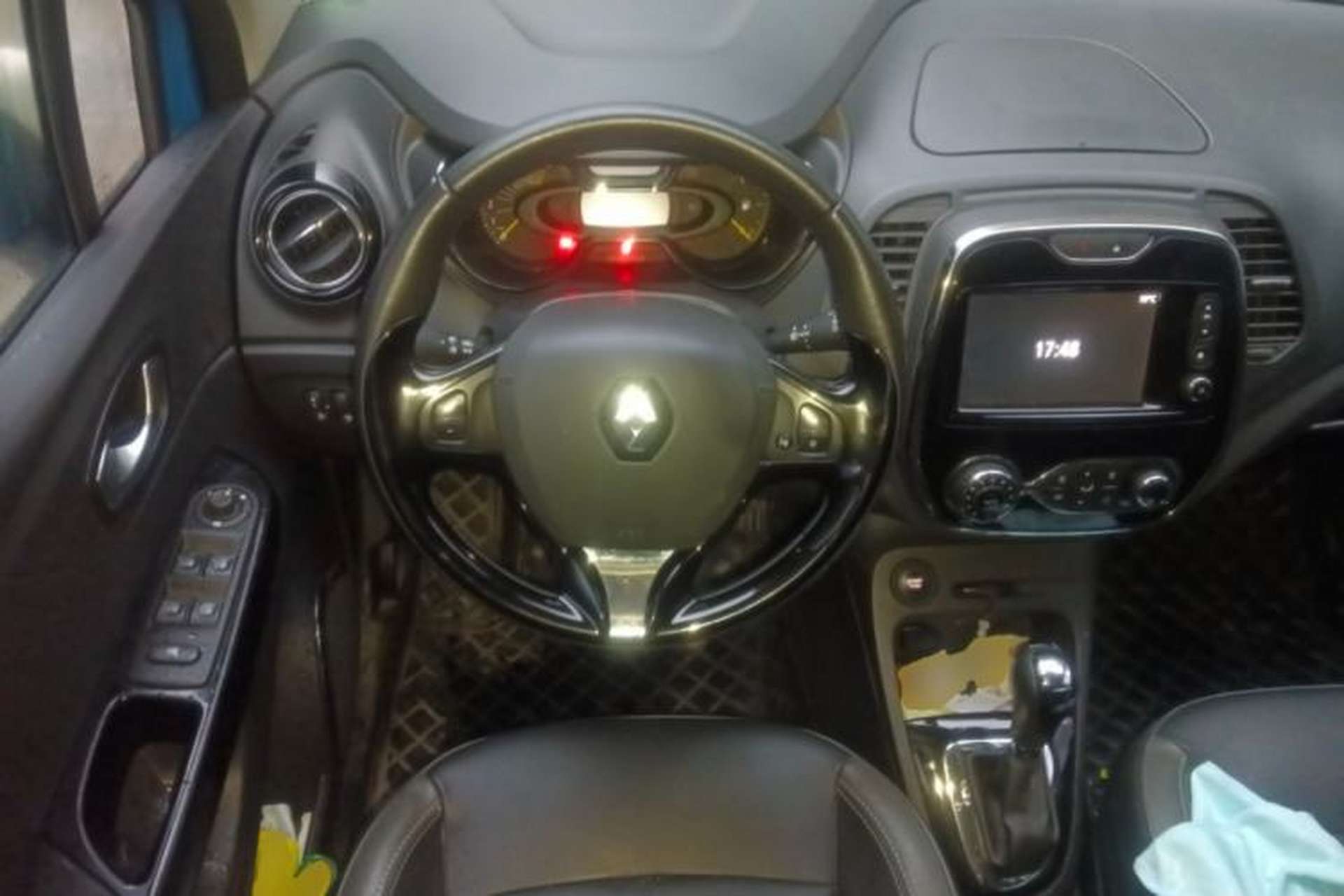 Used Renault Captur 2015 1.2T Automatic Luxury First Edition Steering Wheel