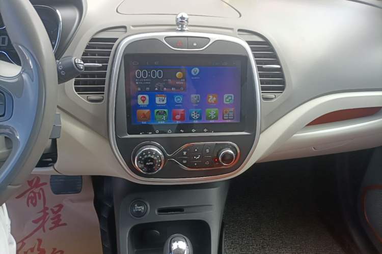 Used Renault Captur 2015 1.2T Automatic Comfort Edition Audio And AC Panel