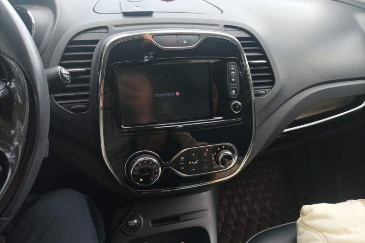 Used Renault Captur 2015 1.2T Automatic Luxury First Edition Audio And AC Panel
