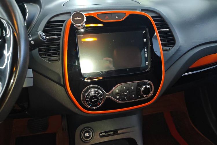 Used Renault Captur 2015 1.2T Automatic Comfort First Edition Audio And AC Panel