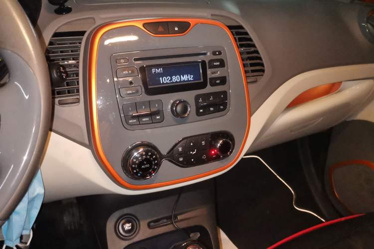 Used Renault Captur 2015 1.2T Automatic Comfort First Edition Audio And AC Panel
