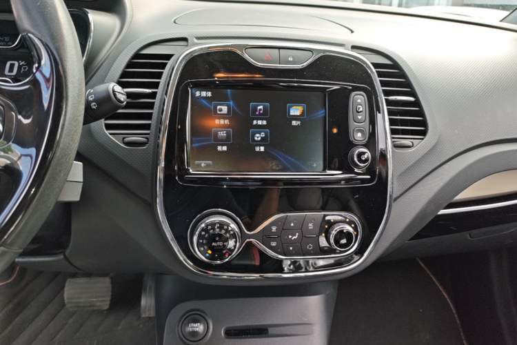 Used Renault Captur 2015 1.2T Automatic Luxury First Edition Audio And AC Panel