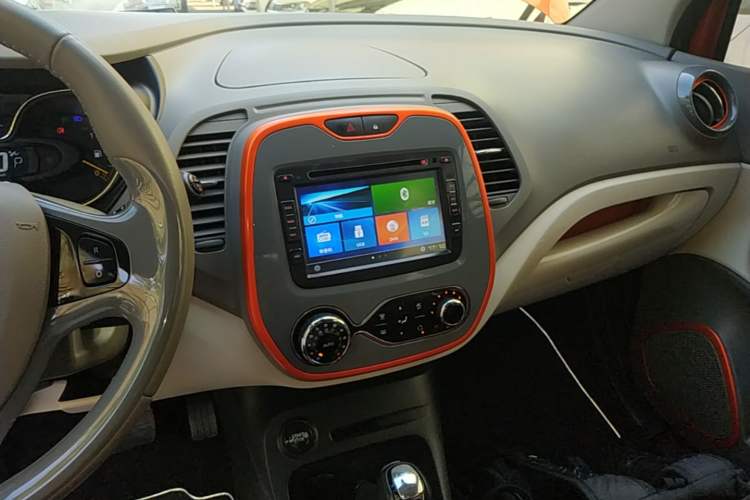 Used Renault Captur 2015 1.2T Automatic Comfort First Edition Audio And AC Panel