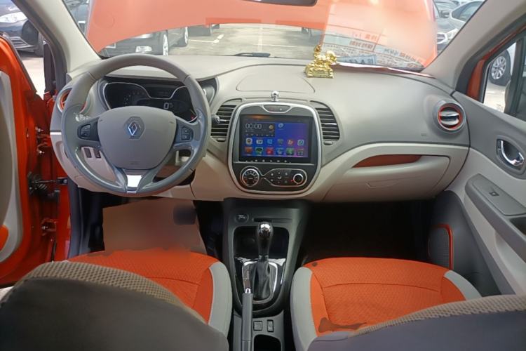 Used Renault Captur 2015 1.2T Automatic Comfort Edition Center Console