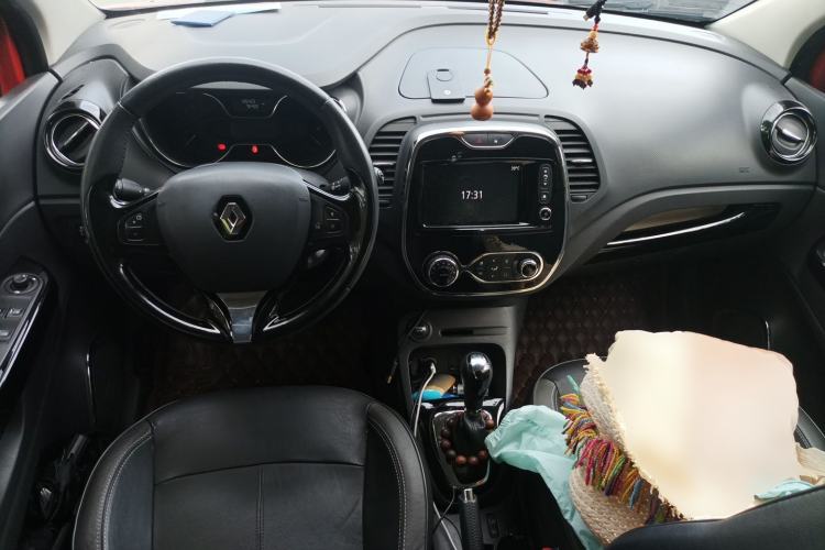 Used Renault Captur 2015 1.2T Automatic Luxury First Edition Center Console