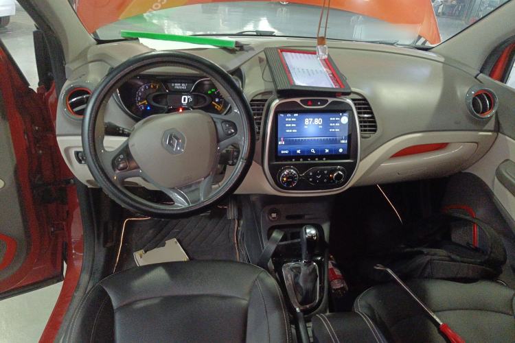 Used Renault Captur 2015 1.2T Automatic Comfort First Edition Center Console