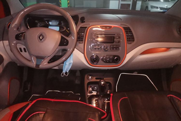 Used Renault Captur 2015 1.2T Automatic Comfort First Edition Center Console