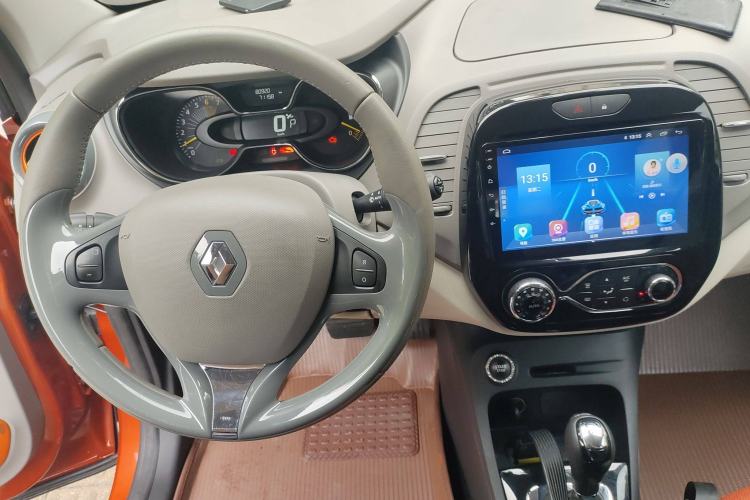 Used Renault Captur 2015 1.2T Automatic Comfort Edition Center Console