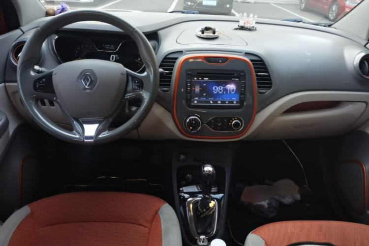 Used Renault Captur 2015 1.2T Automatic Comfort First Edition Center Console