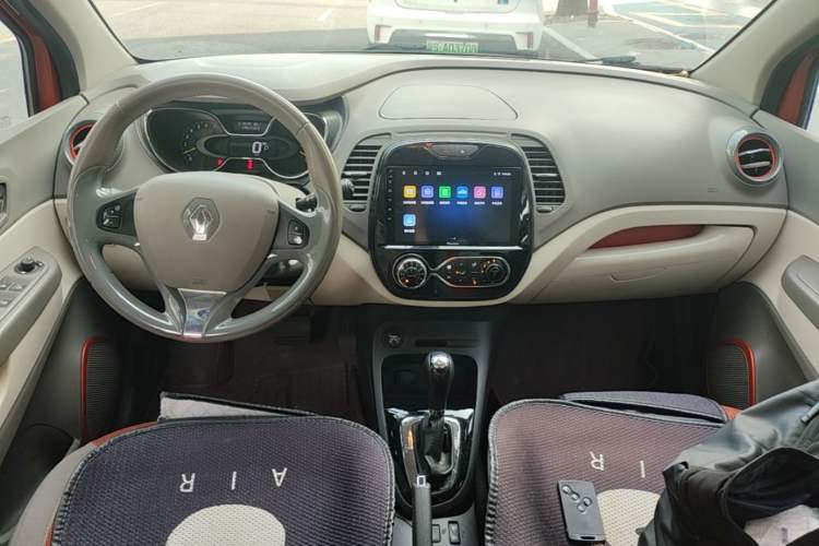 Used Renault Captur 2015 1.2T Automatic Comfort Edition Center Console