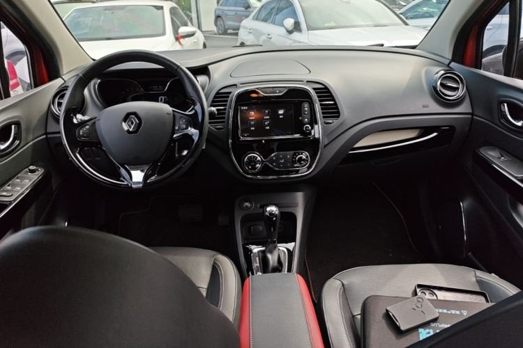 Used Renault Captur 2015 1.2T Automatic Luxury First Edition Center Console