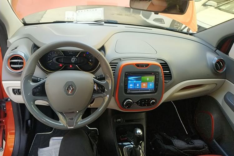 Used Renault Captur 2015 1.2T Automatic Comfort First Edition Center Console