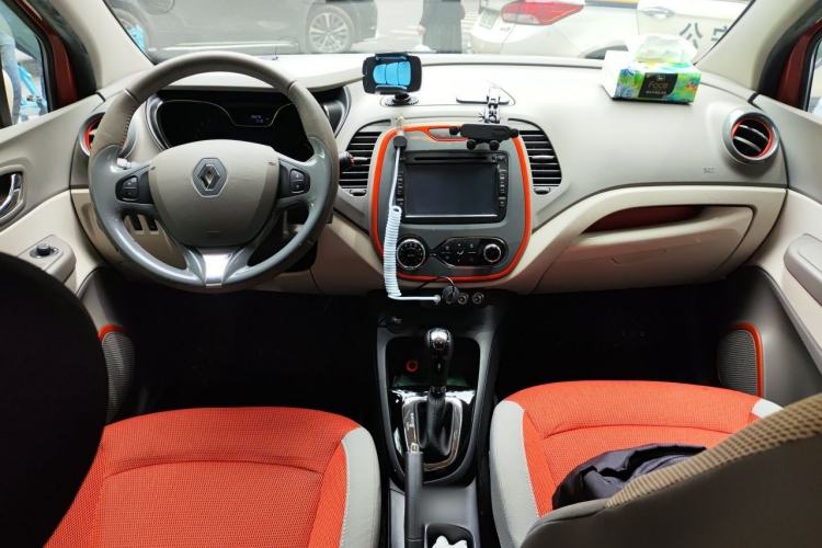Used Renault Captur 2015 1.2T Automatic Comfort Edition Center Console