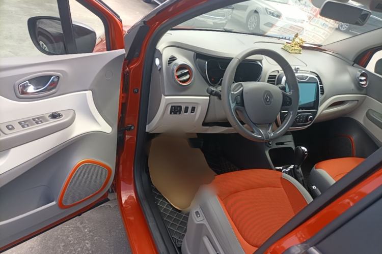 Used Renault Captur 2015 1.2T Automatic Comfort Edition Driver Seat