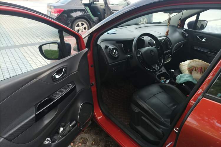 Used Renault Captur 2015 1.2T Automatic Luxury First Edition Driver Seat