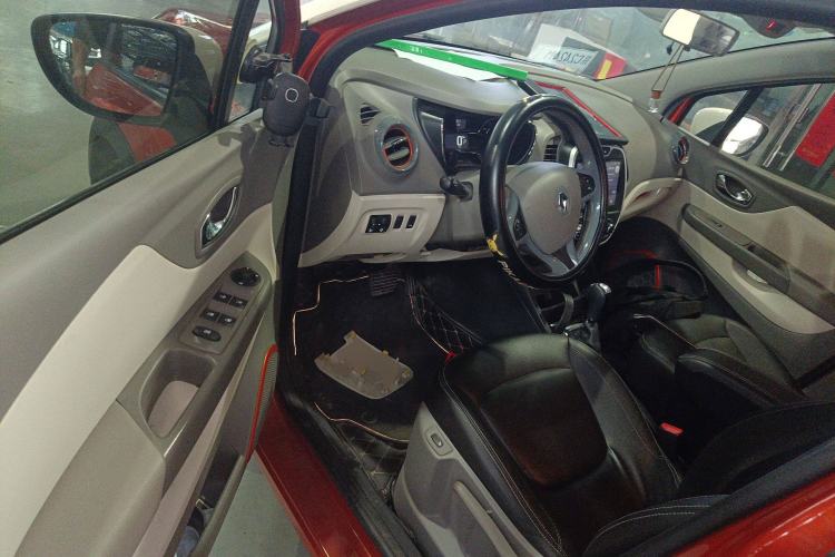 Used Renault Captur 2015 1.2T Automatic Comfort First Edition Driver Seat