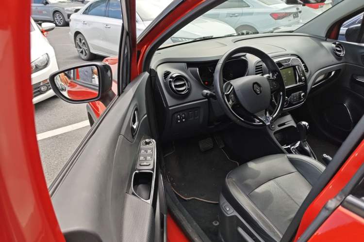 Used Renault Captur 2015 1.2T Automatic Luxury First Edition Driver Seat
