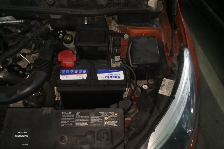 Used Renault Captur 2015 1.2T Automatic Comfort First Edition Engine Bay Left
