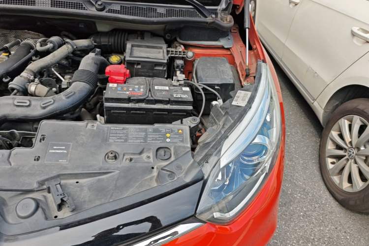 Used Renault Captur 2015 1.2T Automatic Luxury First Edition Engine Bay Left