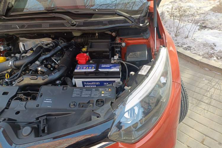 Used Renault Captur 2015 1.2T Automatic Comfort Edition Engine Bay Left