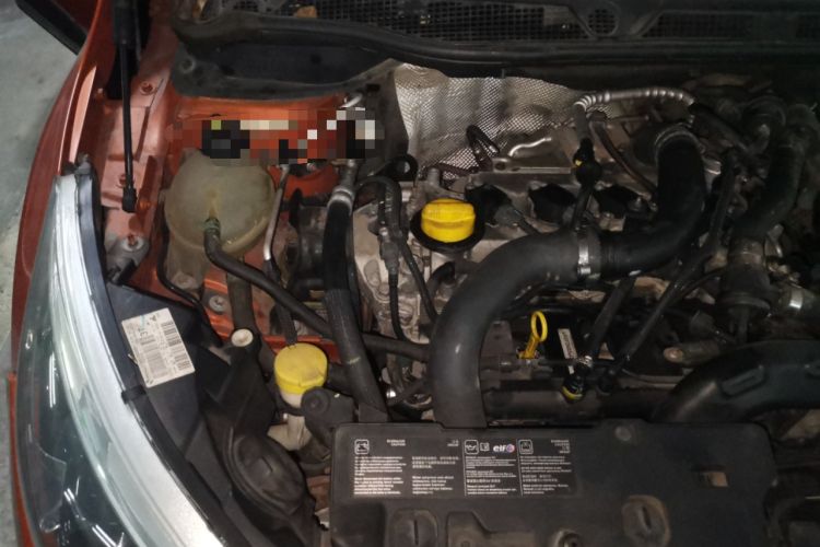 Used Renault Captur 2015 1.2T Automatic Comfort First Edition Engine Bay Right