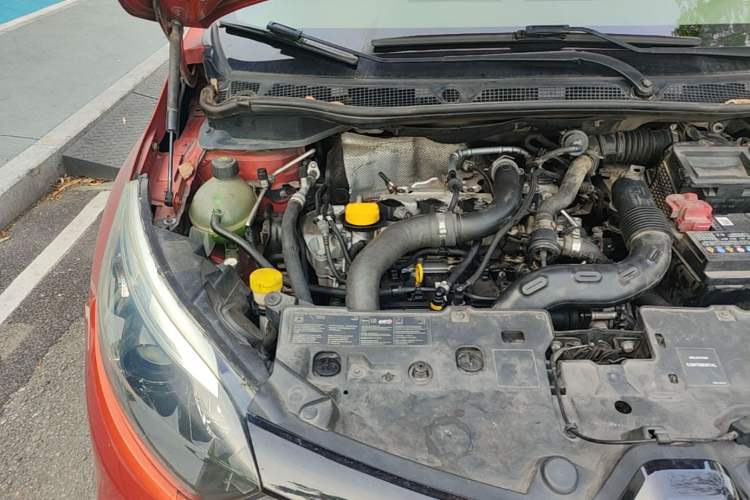 Used Renault Captur 2015 1.2T Automatic Comfort Edition Engine Bay Right