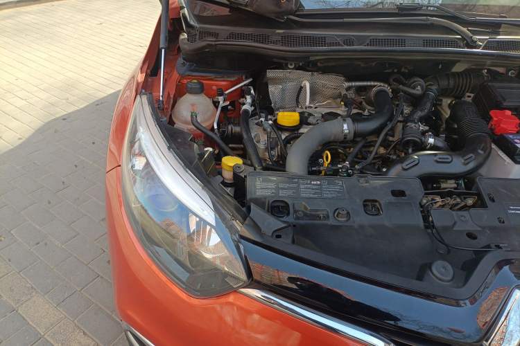 Used Renault Captur 2015 1.2T Automatic Comfort Edition Engine Bay Right