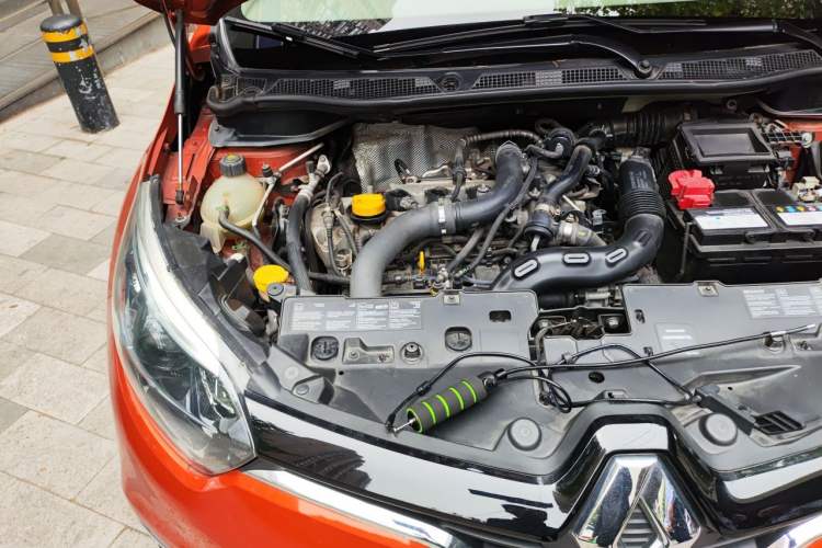 Used Renault Captur 2015 1.2T Automatic Comfort Edition Engine Bay Right
