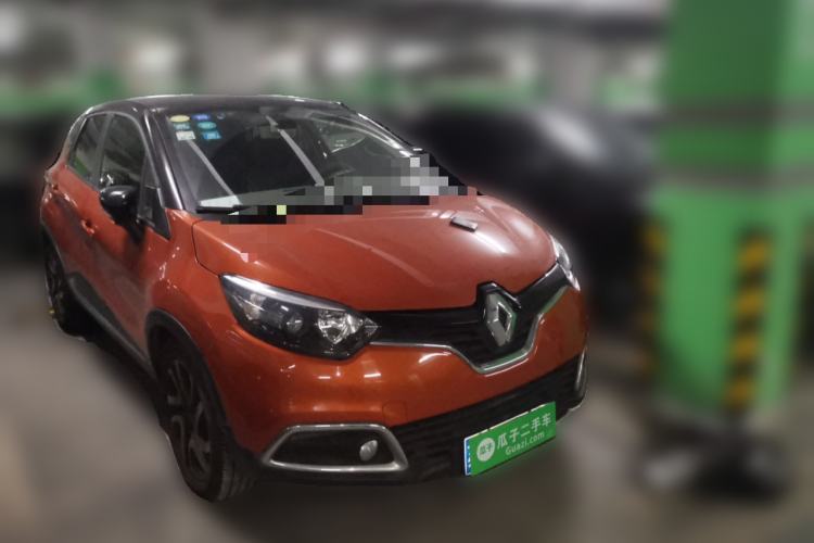 Used Renault Captur 2015 1.2T Automatic Comfort First Edition Front Right 45 Deg