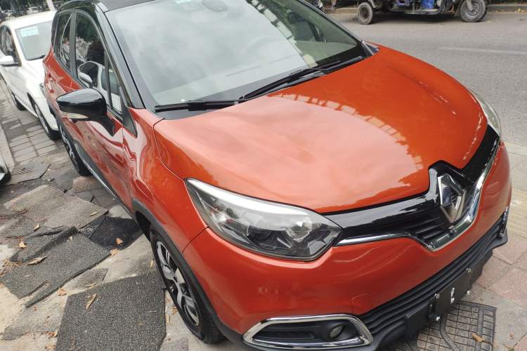 Used Renault Captur 2015 1.2T Automatic Comfort Edition Front Right 45 Deg