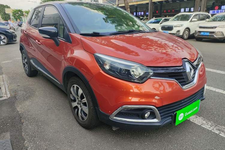 Used Renault Captur 2015 1.2T Automatic Comfort Edition Front Right 45 Deg