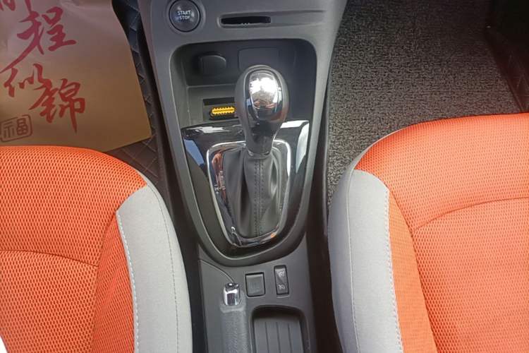 Used Renault Captur 2015 1.2T Automatic Comfort Edition Gear Lever