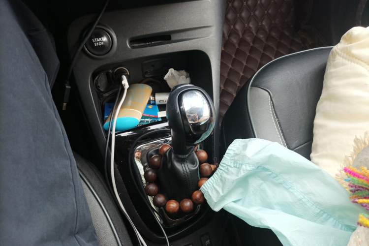 Used Renault Captur 2015 1.2T Automatic Luxury First Edition Gear Lever
