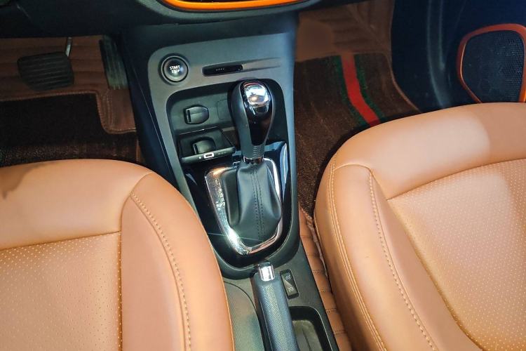 Used Renault Captur 2015 1.2T Automatic Comfort First Edition Gear Lever