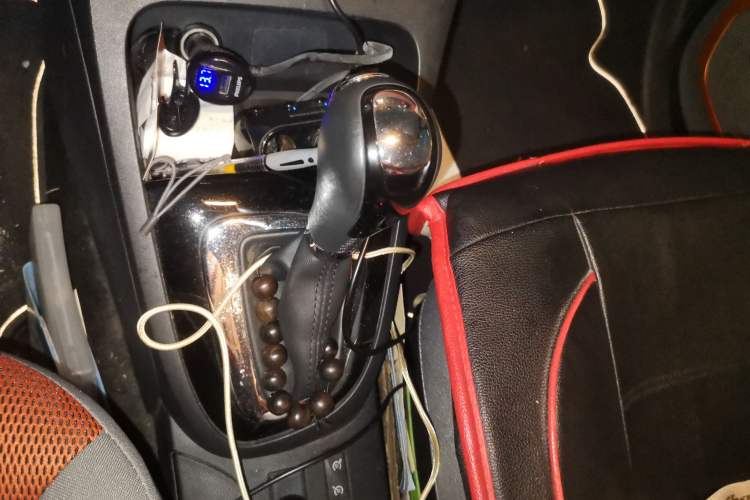 Used Renault Captur 2015 1.2T Automatic Comfort First Edition Gear Lever