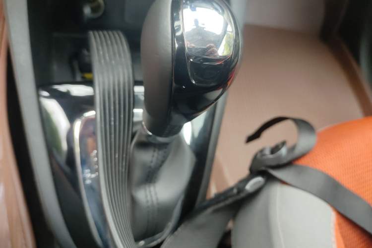 Used Renault Captur 2015 1.2T Automatic Comfort Edition Gear Lever