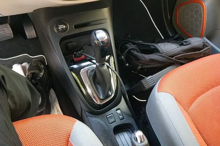 Used Renault Captur 2015 1.2T Automatic Comfort First Edition Gear Lever